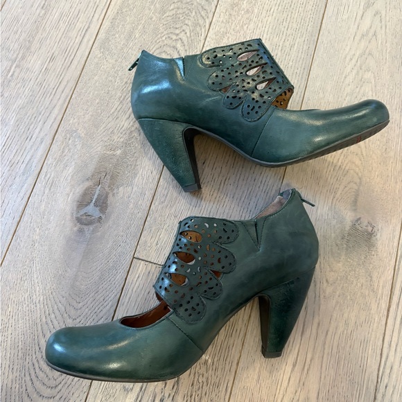 Miz Mooz Green Leather Heels - Picture 4 of 9